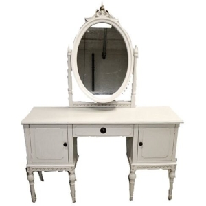 Kustavilainen Kampauslipasto peilillä